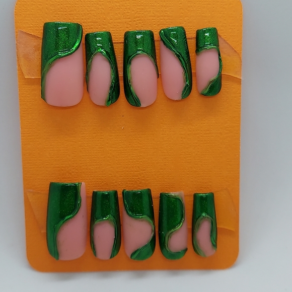 Green Clover Trendy Nails - Picture 5 of 6